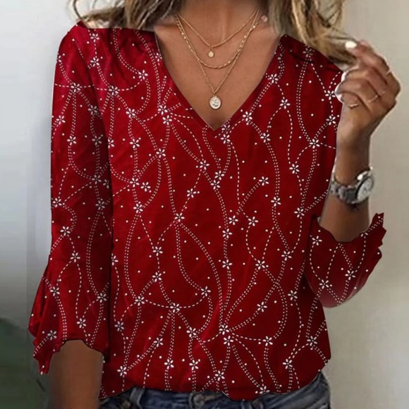 Keppal Tops - 👚Red 3/4 Sleeve Print top -V-Neck, with bell sleeves  - NWT!!👚